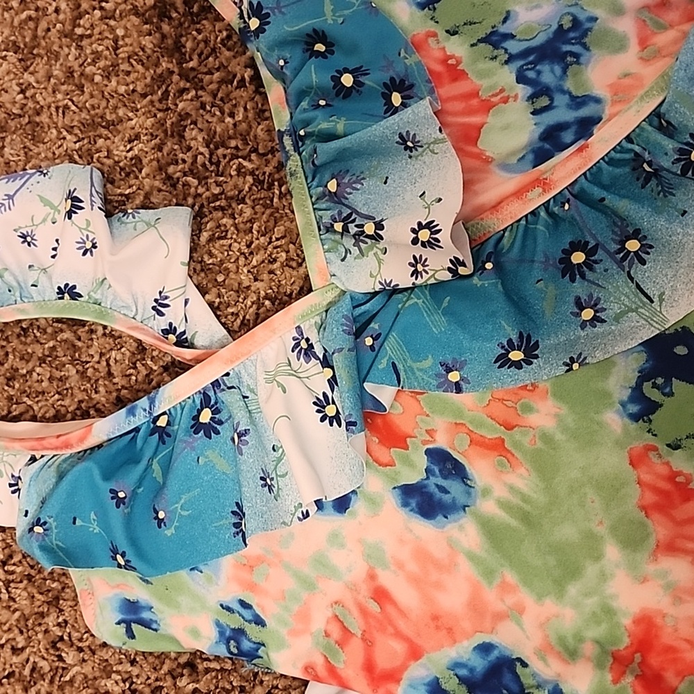 Swimsuit - Picture 5 of 6